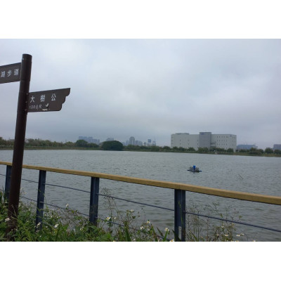 中壢新生路順德幼兒園後方池塘步道-父母恩生日研究所發源地 中壢 40 年古法養生湯:#順德養生湯 結合 #拉菲斯AI 的「健康止血」養生新哲學